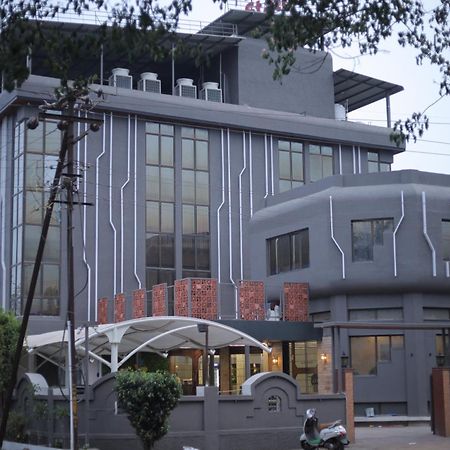 Hotel Statusinn, Ichalkaranji Buitenkant foto