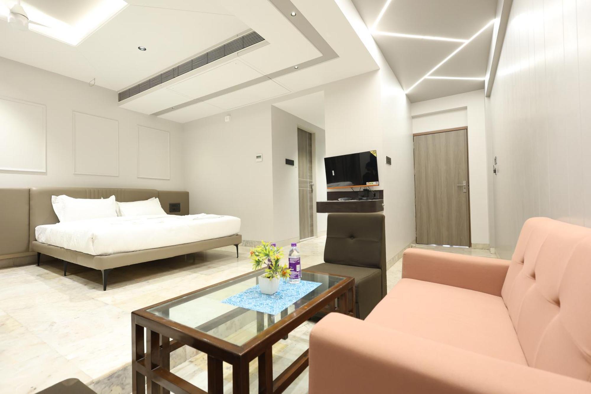 Hotel Statusinn, Ichalkaranji Buitenkant foto