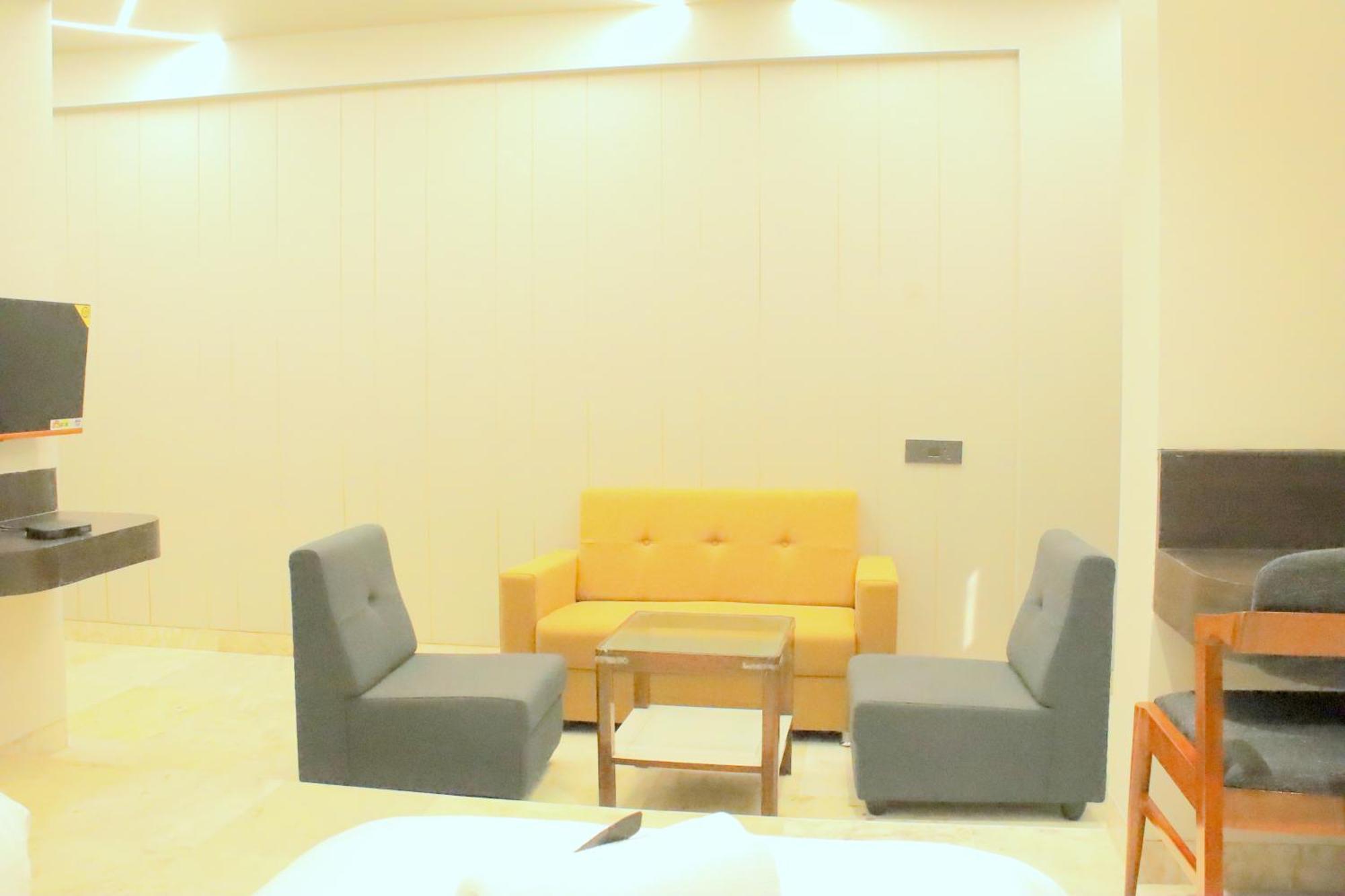 Hotel Statusinn, Ichalkaranji Buitenkant foto