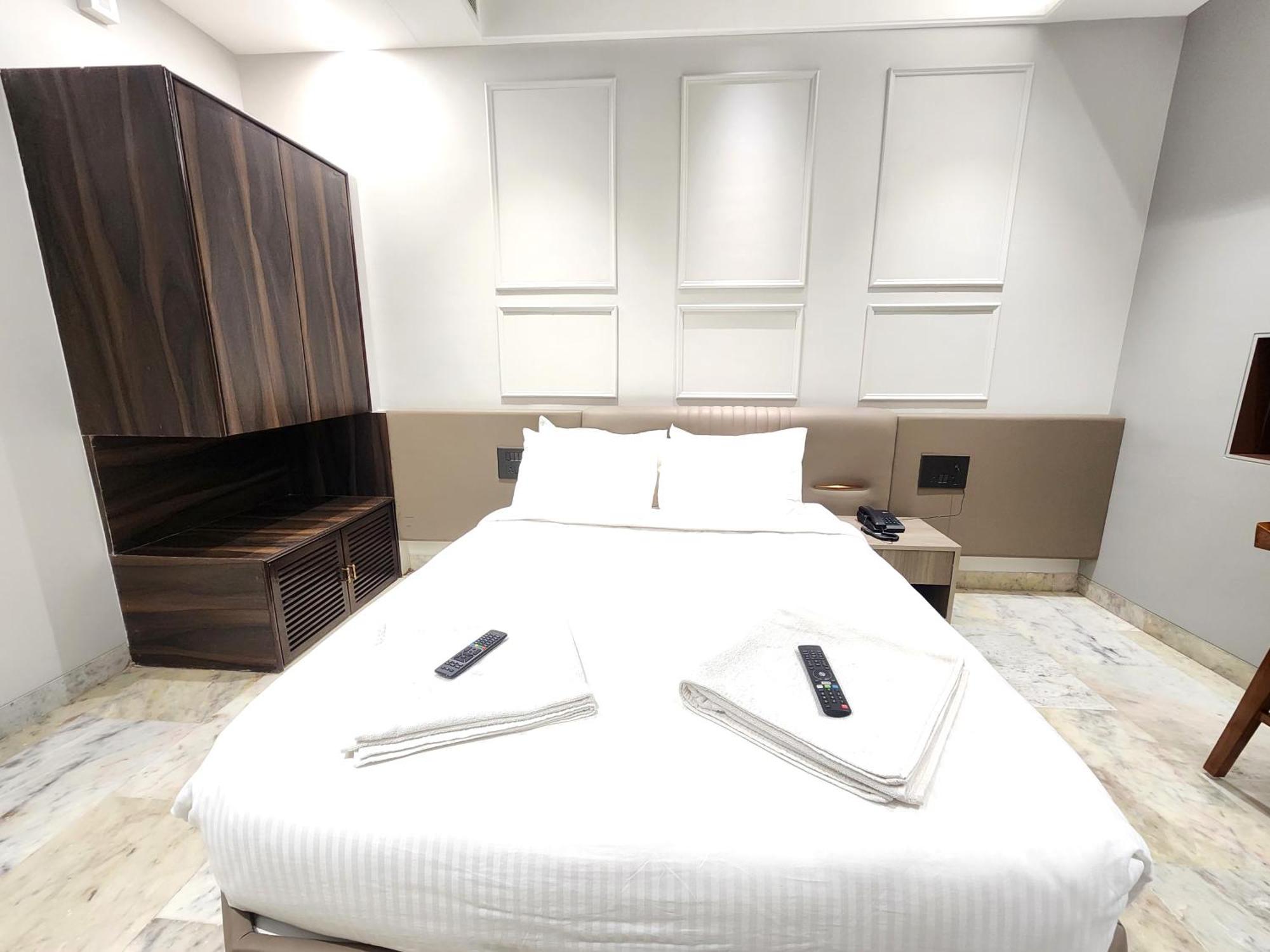 Hotel Statusinn, Ichalkaranji Buitenkant foto