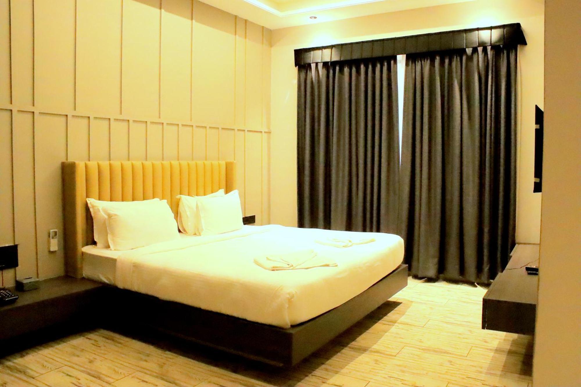Hotel Statusinn, Ichalkaranji Buitenkant foto