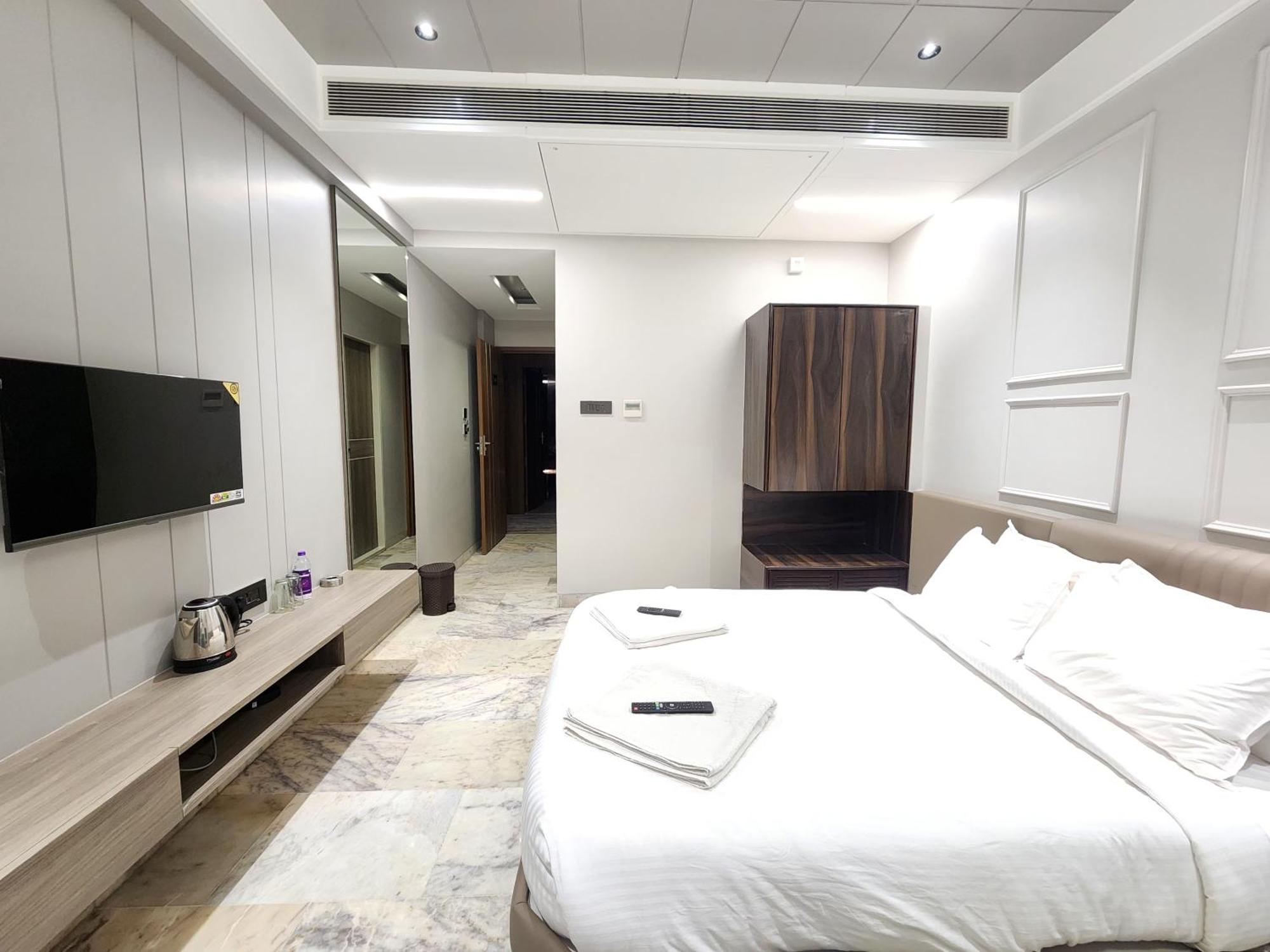 Hotel Statusinn, Ichalkaranji Buitenkant foto