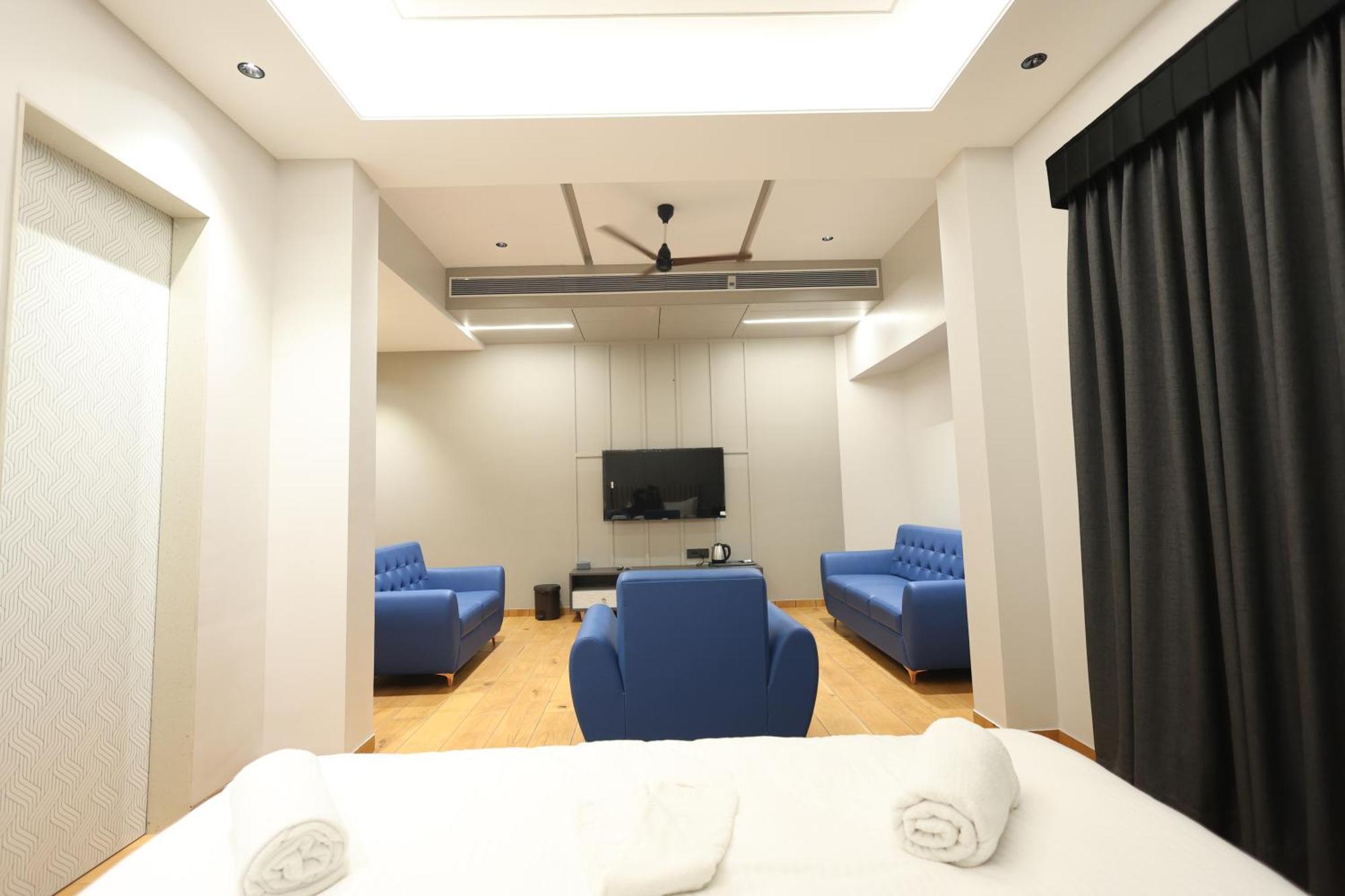 Hotel Statusinn, Ichalkaranji Buitenkant foto