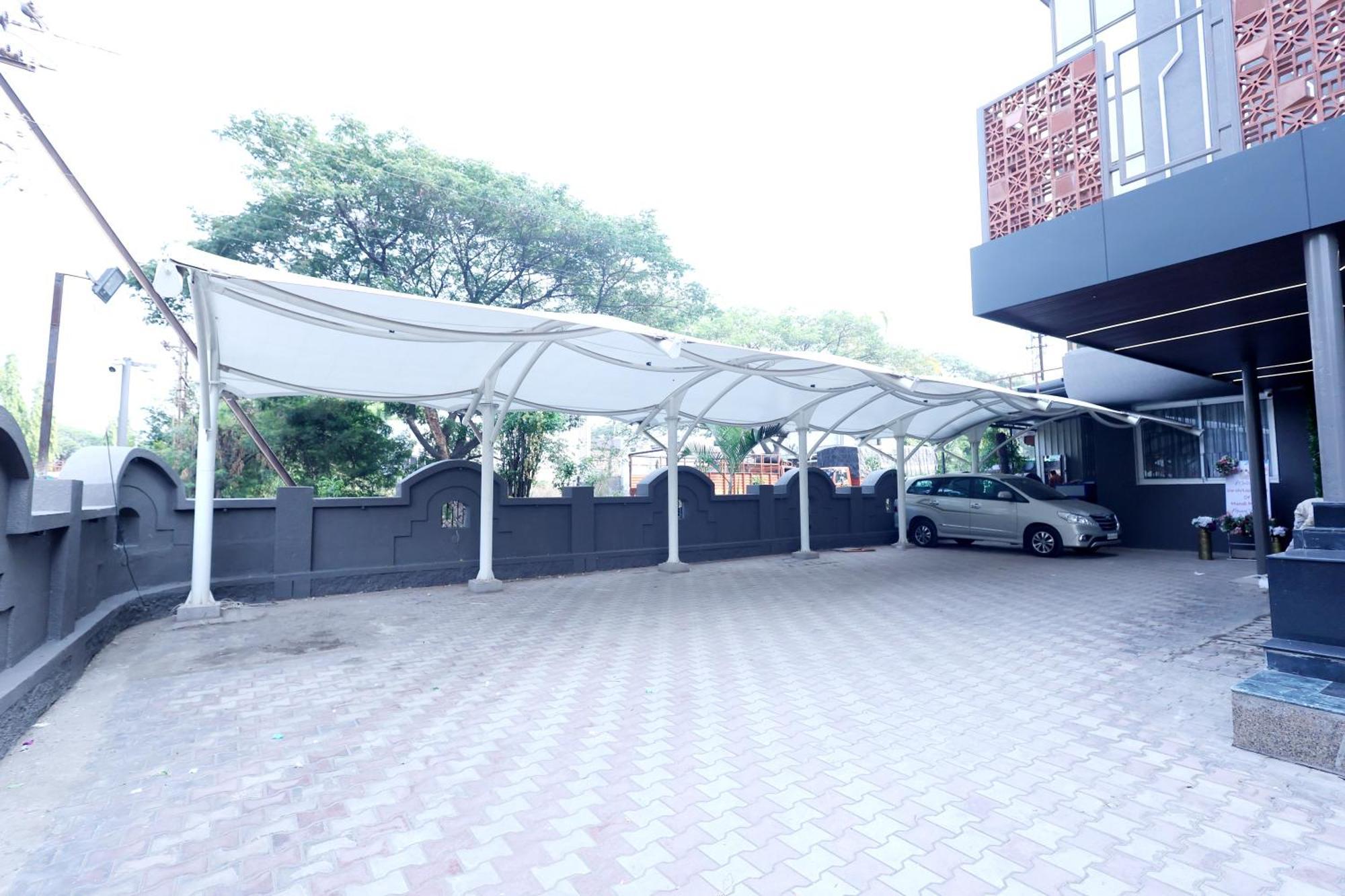 Hotel Statusinn, Ichalkaranji Buitenkant foto