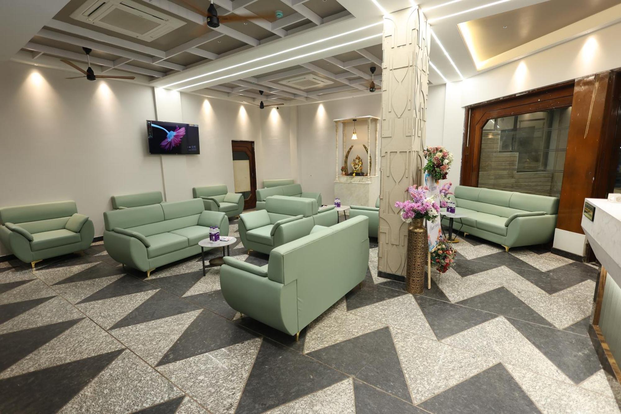 Hotel Statusinn, Ichalkaranji Buitenkant foto