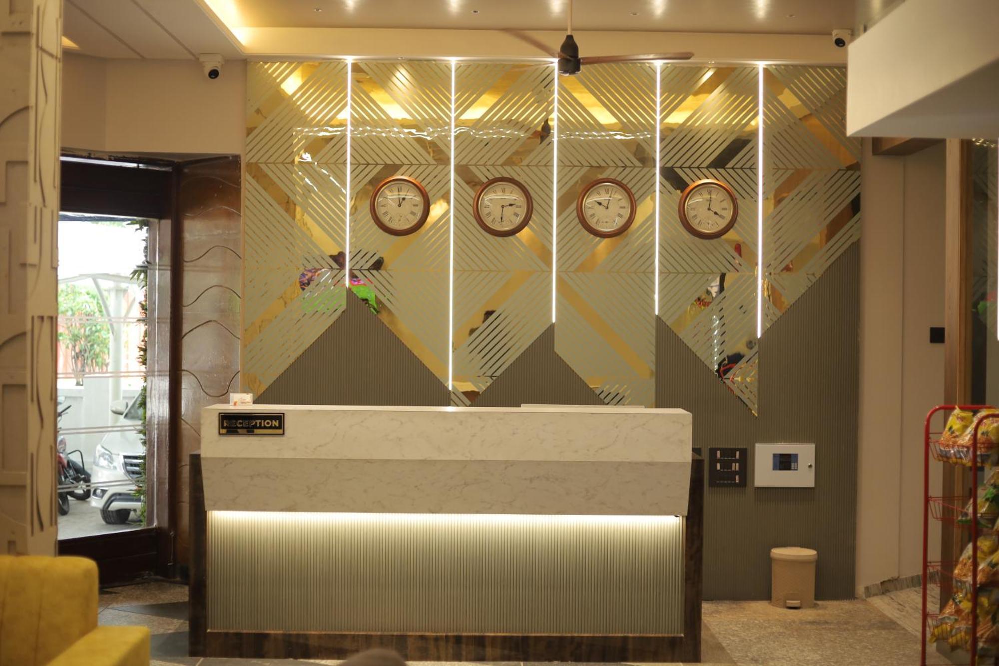 Hotel Statusinn, Ichalkaranji Buitenkant foto